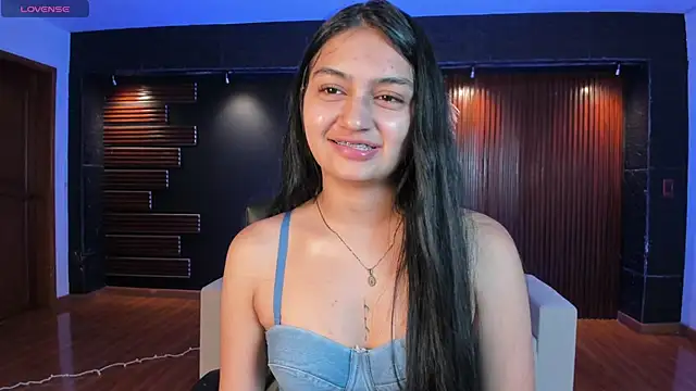 Snapshot of AidaJones chatting on 09.30.25 AidaJones online show from 09.30.25