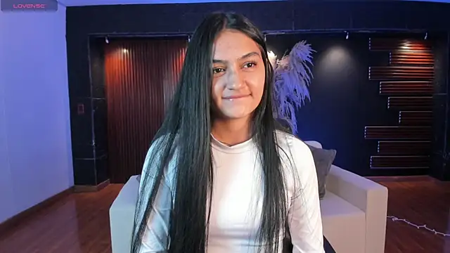 Snapshot of AidaJones chatting on 10.06.25 AidaJones online show from 10.06.25