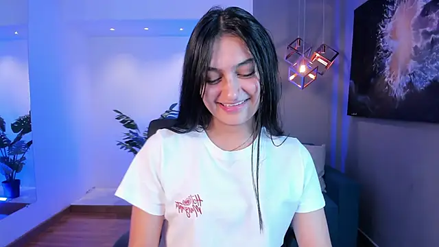 Snapshot of AidaJones chatting on 10.07.25 AidaJones online show from 10.07.25