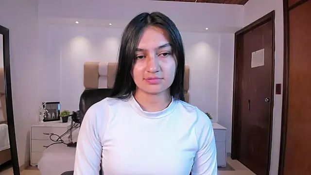 Snapshot of AidaJones chatting on 10.10.25 AidaJones online show from 10.10.25