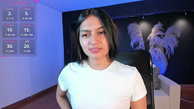 Snapshot of AidaJones chatting on 10.13.25 AidaJones online show from 10.13.25