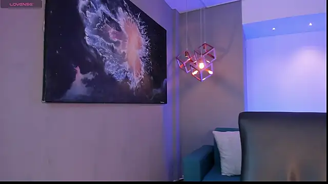 Snapshot of AidaJones chatting on 10.20.25 AidaJones online show from 10.20.25