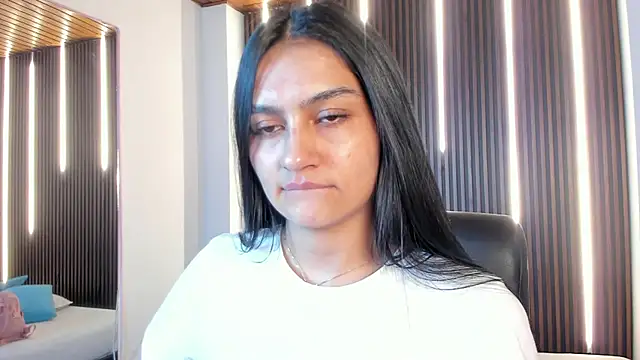 Snapshot of AidaJones chatting on 10.28.25 AidaJones online show from 10.28.25