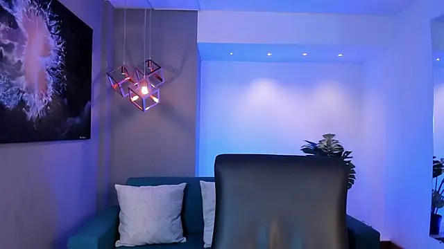 Snapshot of AidaJones chatting on 11.17.25 AidaJones online show from 11.17.25