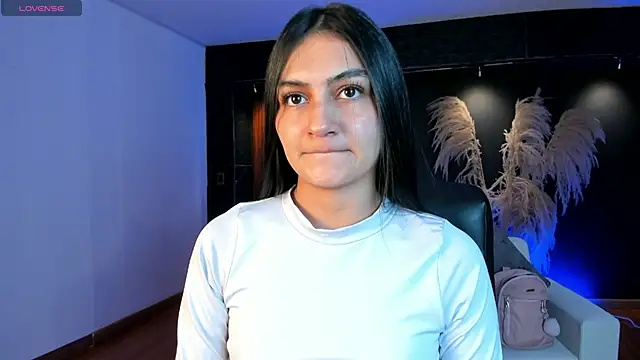 Snapshot of AidaJones chatting on 12.05.25 AidaJones online show from 12.05.25