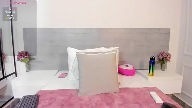 Snapshot of sunnyWhitee chatting on 09.16.25 sunnyWhitee online show from 09.16.25