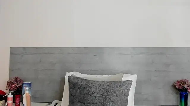 sunnyWhitee online show from 03.18.26