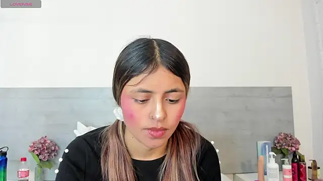 sunnyWhitee online show from 04.17.26