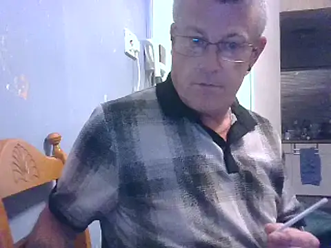 Snapshot of hefin18 chatting on 02.12.25 hefin18 online show from 02.12.25