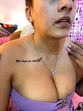 Snapshot of Nicol_V chatting on 11.15.25 Nicol V online show from 11.15.25