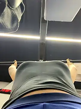 Snapshot of oizoe chatting on 12.18.25 oizoe online show from 12.18.25