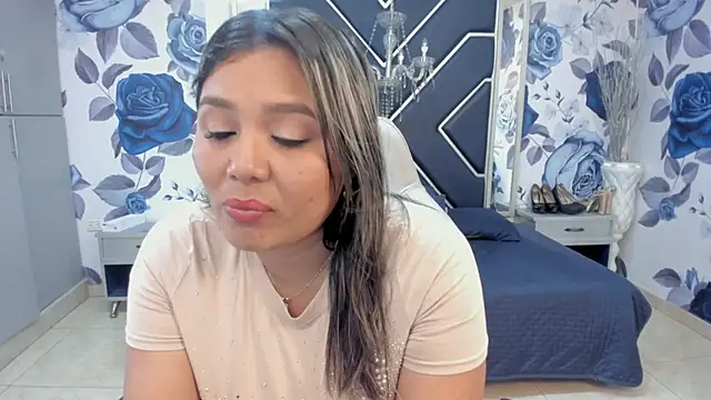 LatinaHoleQueen online show from 11.05.25