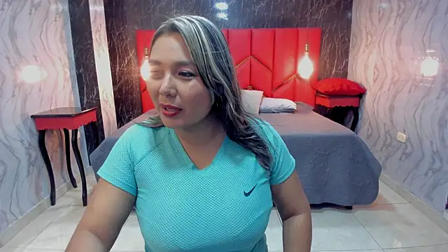 LatinaHoleQueen online show from 12.20.25