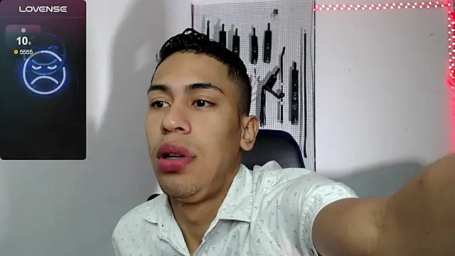 Snapshot of dylan_apol0 chatting on 09.28.25 dylan apol0 online show from 09.28.25