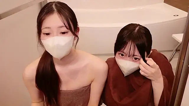 Snapshot of MOEMOE-Q chatting on 11.04.25 MOEMOE-Q online show from 11.04.25