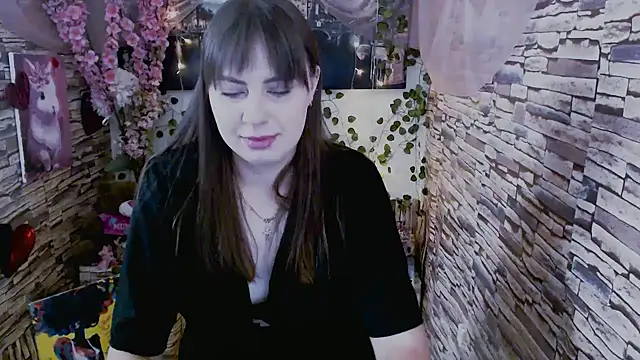 Amanda Bright  online show from 09.29.25