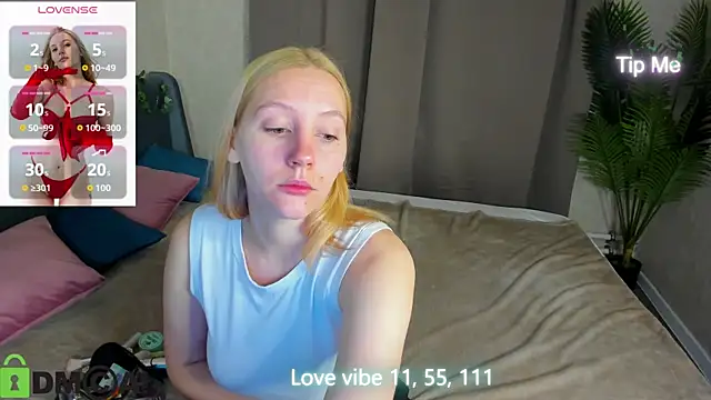 Snapshot of Anna_Chelsea chatting on 12.18.25 Anna Chelsea online show from 12.18.25