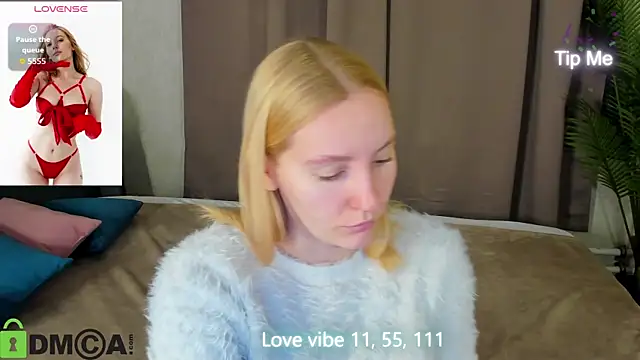 Snapshot of Anna_Chelsea chatting on 12.22.25 Anna Chelsea online show from 12.22.25