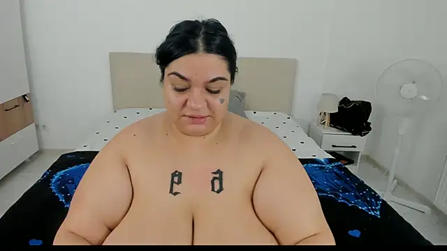 Snapshot of EvvaBBW chatting on 09.10.25 EvvaBBW online show from 09.10.25