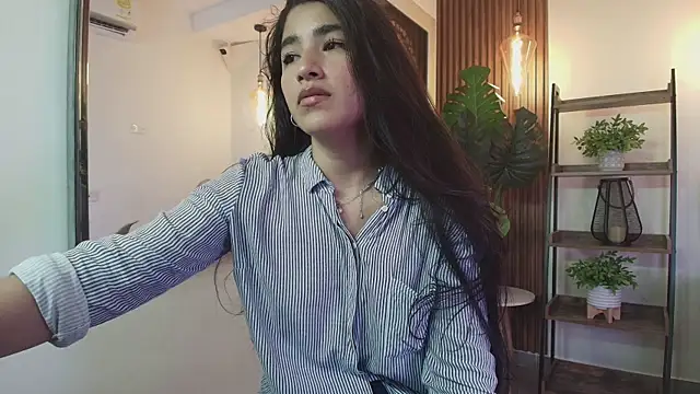 Snapshot of Lia_Mar_ chatting on 09.30.25 Lia Mar online show from 09.30.25