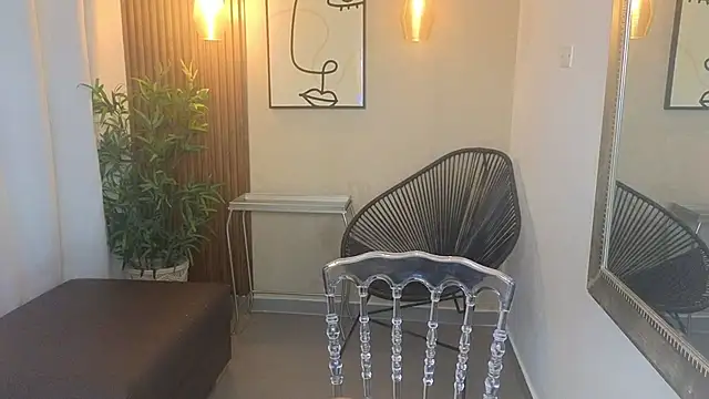 Snapshot of Lia_Mar_ chatting on 10.18.25 Lia Mar online show from 10.18.25