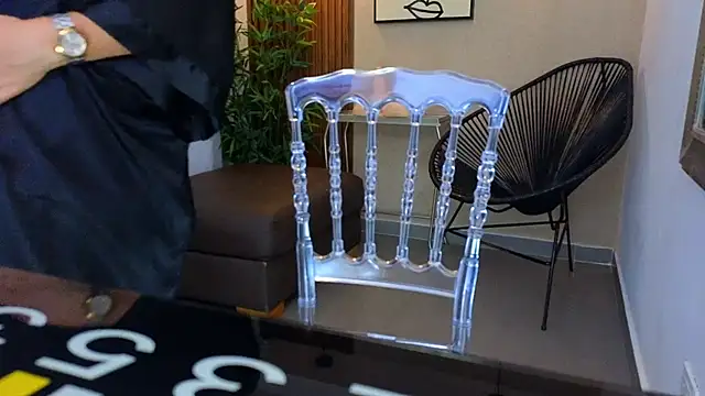 Snapshot of Lia_Mar_ chatting on 10.21.25 Lia Mar online show from 10.21.25