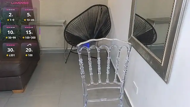 Snapshot of Lia_Mar_ chatting on 10.29.25 Lia Mar online show from 10.29.25