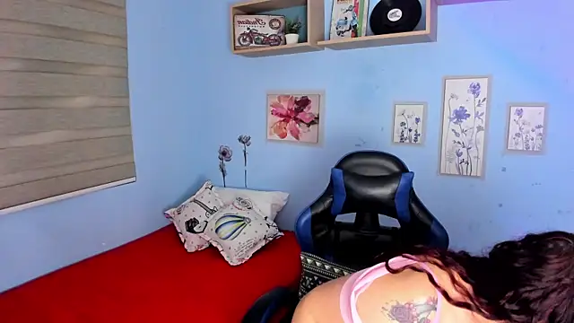 Nicky lucy m online show from 05.10.26