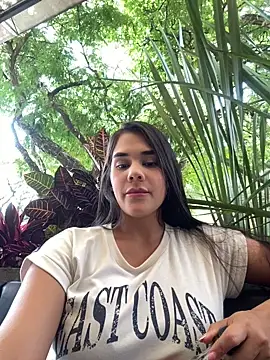 Snapshot of BellaLeclair chatting on 10.29.25 BellaLeclair online show from 10.29.25