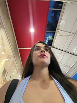 Snapshot of BellaLeclair chatting on 04.08.26 BellaLeclair online show from 04.08.26