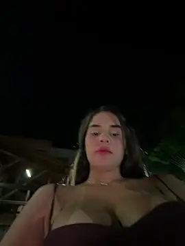 Snapshot of BellaLeclair chatting on 04.12.26 BellaLeclair online show from 04.12.26