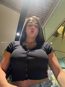 Snapshot of BellaLeclair chatting on 04.13.26 BellaLeclair online show from 04.13.26