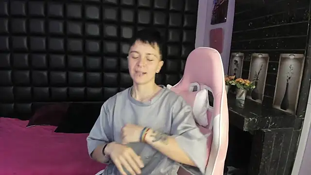  Hannah Hot online show from 11.13.25