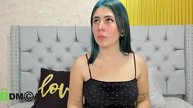 Snapshot of Skarlet_04 chatting on 11.10.25 Skarlet 04 online show from 11.10.25