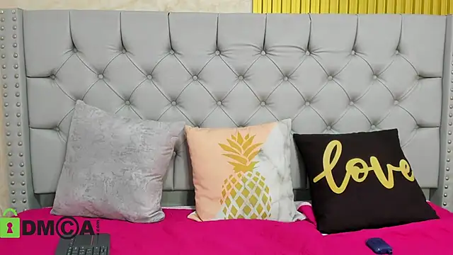 Snapshot of Skarlet_04 chatting on 11.13.25 Skarlet 04 online show from 11.13.25