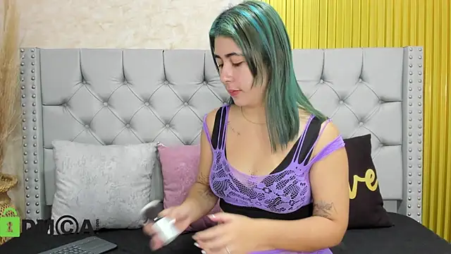 Skarlet 04 online show from 12.18.25