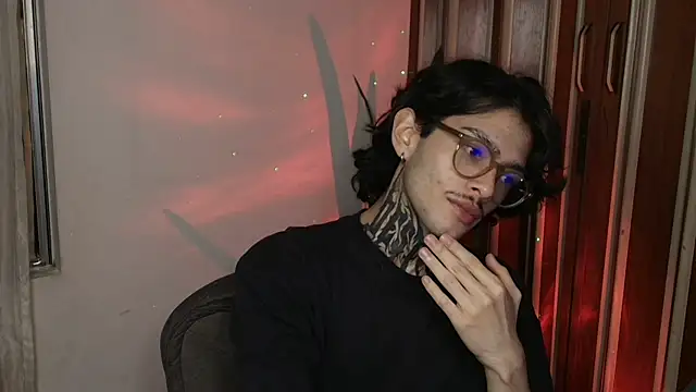 Snapshot of Mihail_leroy chatting on 05.14.26 Mihail leroy online show from 05.14.26