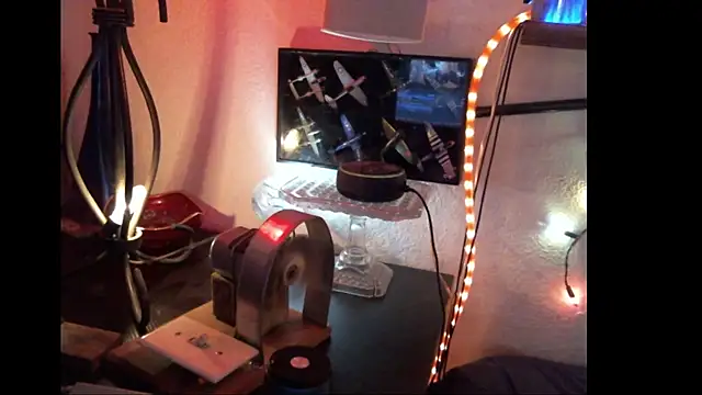 Pussyeat2please online show from 04.18.26