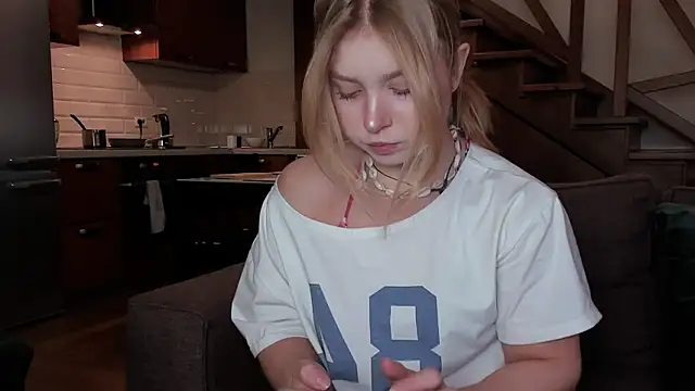 Snapshot of VanillaLivitski chatting on 10.09.25 VanillaLivitski online show from 10.09.25