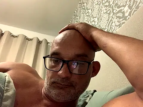 Snapshot of halfcastlad chatting on 09.24.25 halfcastlad online show from 09.24.25