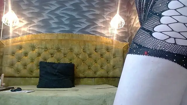 Snapshot of AvaNahomix chatting on 09.16.25 AvaNahomix online show from 09.16.25