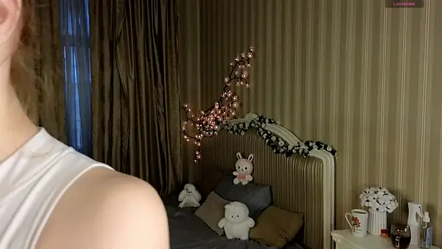 Juuulia  online show from 12.15.25