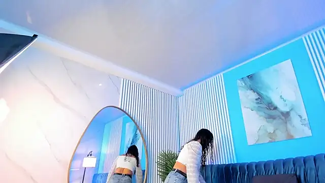 Snapshot of bellarivera_ chatting on 11.19.25 bellarivera online show from 11.19.25