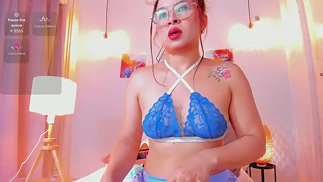 Snapshot of Karlaliones69 chatting on 02.10.26 Karlaliones69 online show from 02.10.26