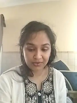 Snapshot of cute_indianxo chatting on 02.04.26 cute indianxo online show from 02.04.26