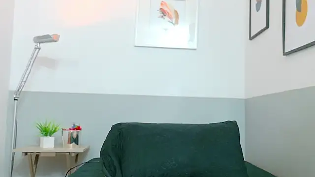 cutepetitee online show from 10.11.25