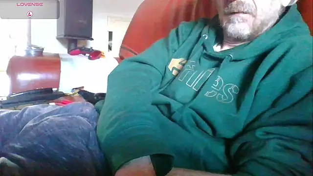 Snapshot of Vrenico-SC chatting on 10.04.25 Vrenico-SC online show from 10.04.25