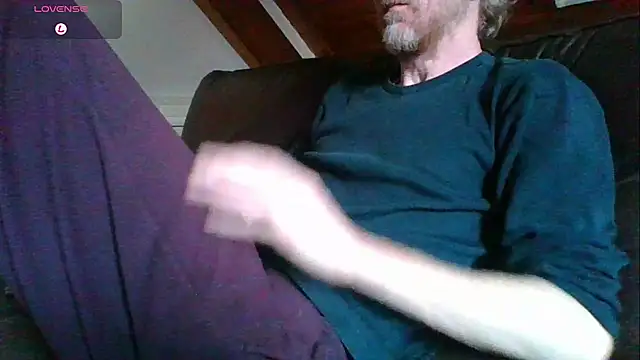 Snapshot of Vrenico-SC chatting on 10.19.25 Vrenico-SC online show from 10.19.25