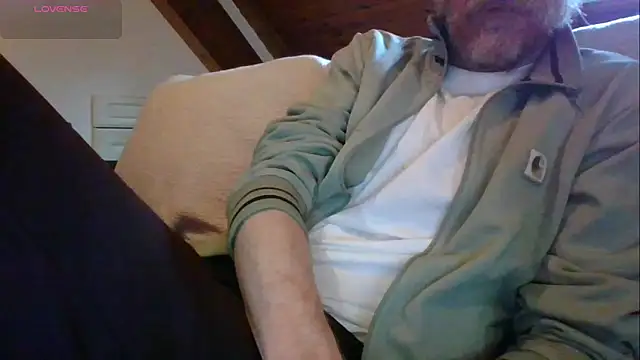 Snapshot of Vrenico-SC chatting on 02.22.26 Vrenico-SC online show from 02.22.26