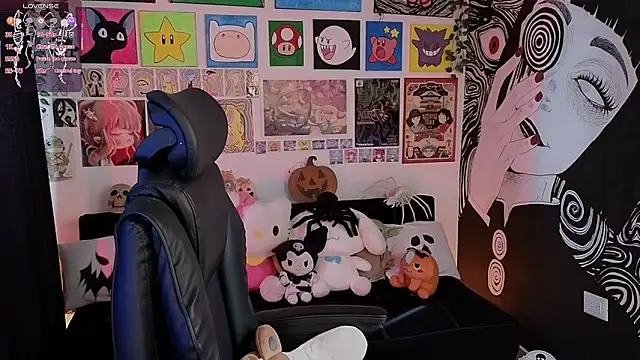 Snapshot of Yuhwan_ chatting on 10.28.25 Yuhwan online show from 10.28.25